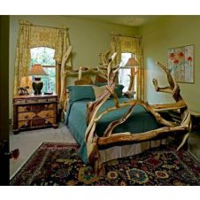 Twisted Trails Juniper Log Poster Bed